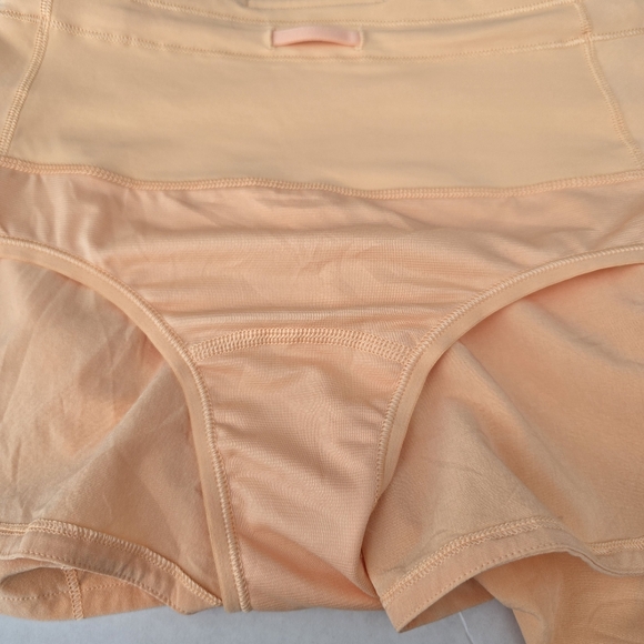 Speed Up High-Rise Lined Short - Size 0 - Orange - Picture 3 of 9